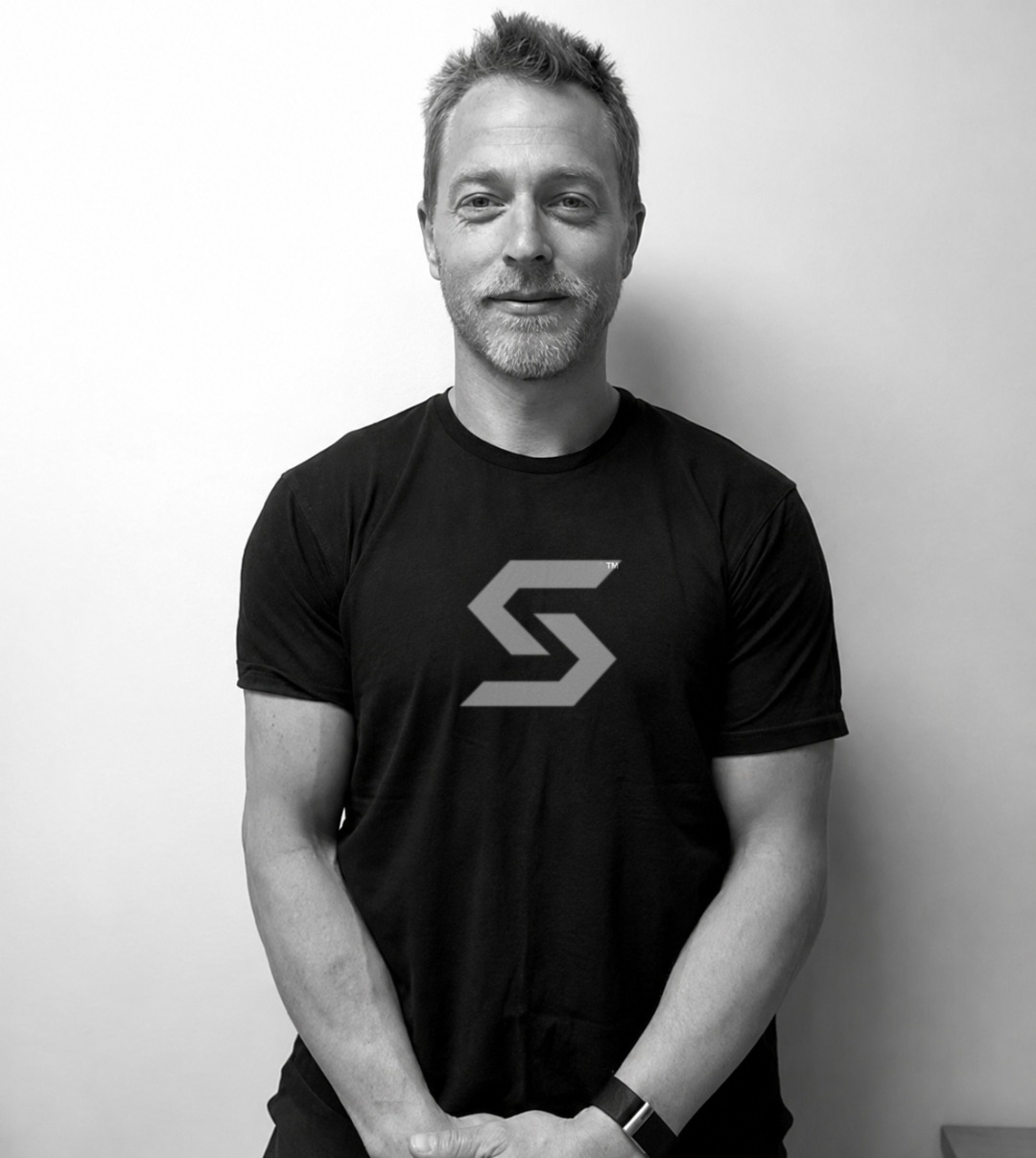 Jeff Saibil wearing The Saibil Method mark